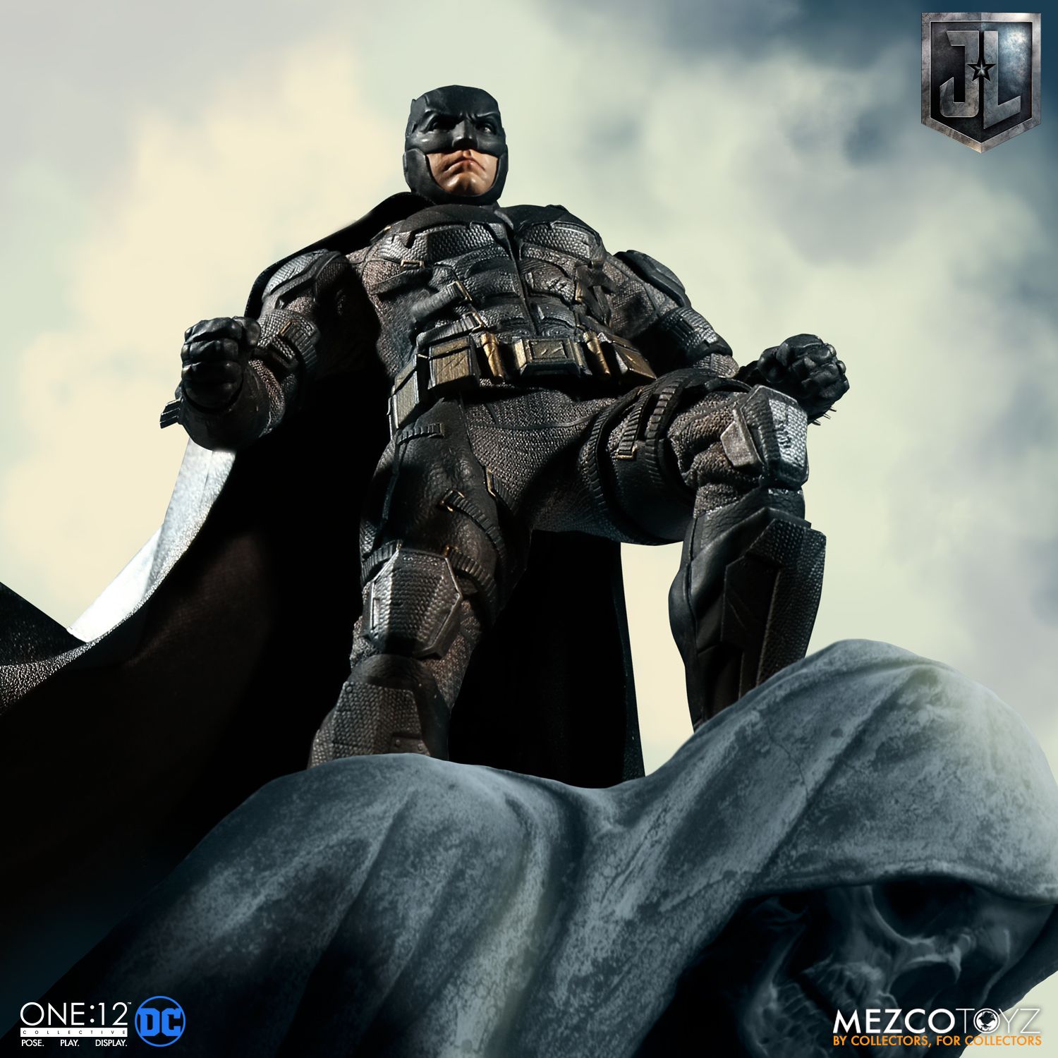 Mezco: One:12 Justice League Tactical Suit Batman Available for Preorder -  Preternia