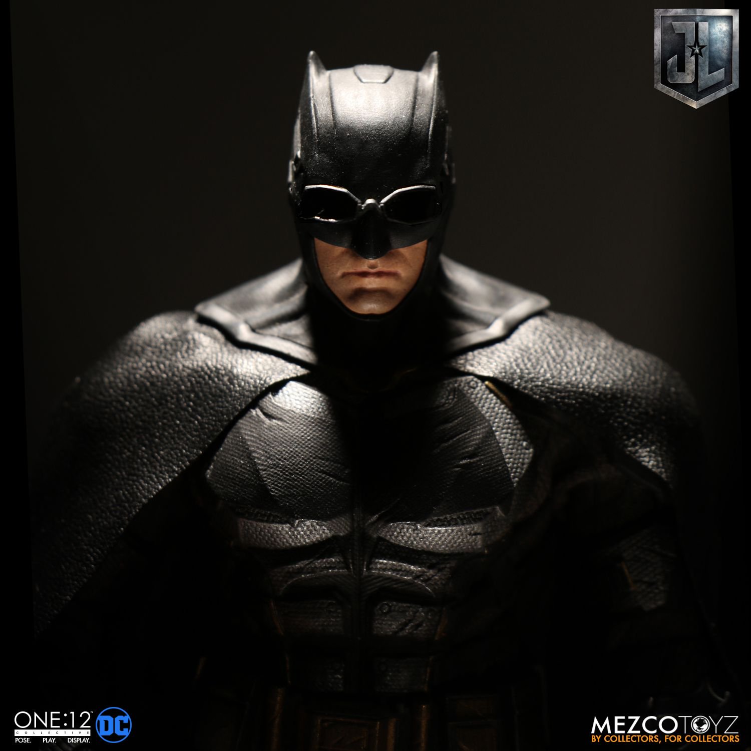 MEZCO ONE:12 Tactical Suit Batman Ben Affleck JUSTICE LEAGUE PRIORITY SHIPPING! 